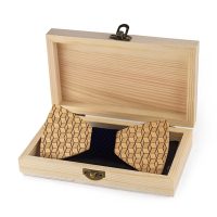 Set dreveného motýlika a vreckovky - 3D kocky