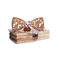 Set dreveného motýlika, vreckovky a manžetových gombíkov - Kvet tmavý, kvetinový stred