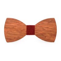 Drevený motýlik - S jednoduchým motívom, červený
