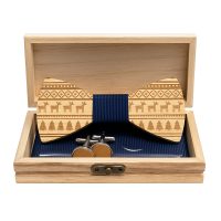 Set dreveného motýlika, manžetových gombíkov a vreckovky - Vianočný, Modrý