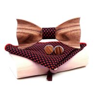 Set dreveného motýlika, manžetových gombíkov a vreckovky - 3D s červenými bodkami